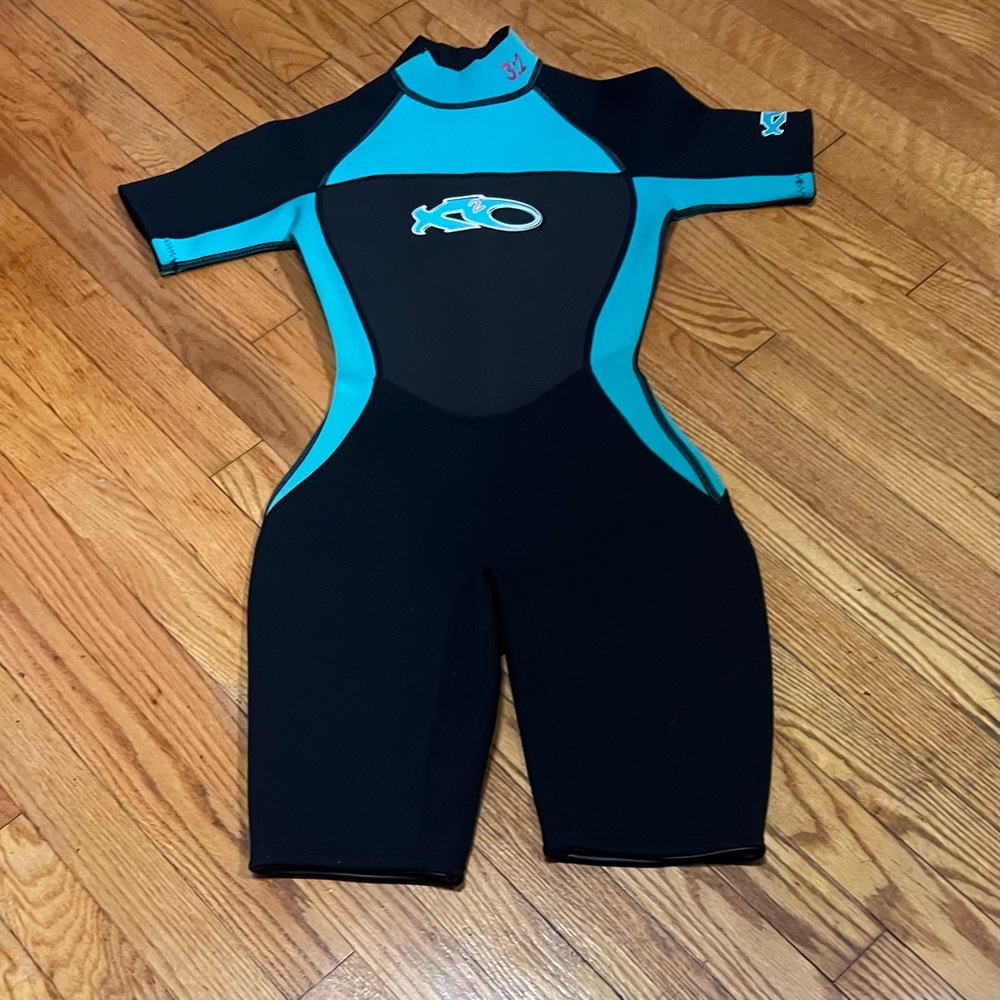 Exxel Women’s X20 Wet Suit Shorty Turquoise Size 4 NWT